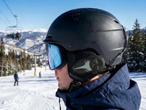 Moman ski helmet communication CP-X in use