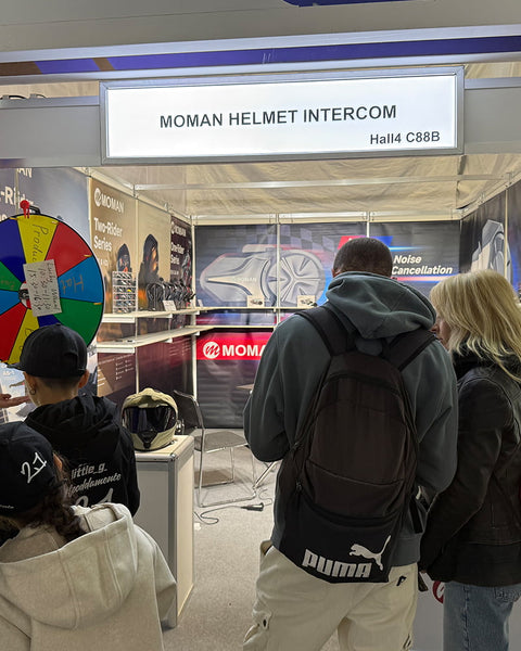 Moman participates in the exhibition.