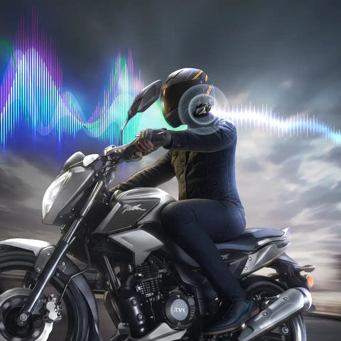 Moman CP-X filters out noise during motorcycle riding.